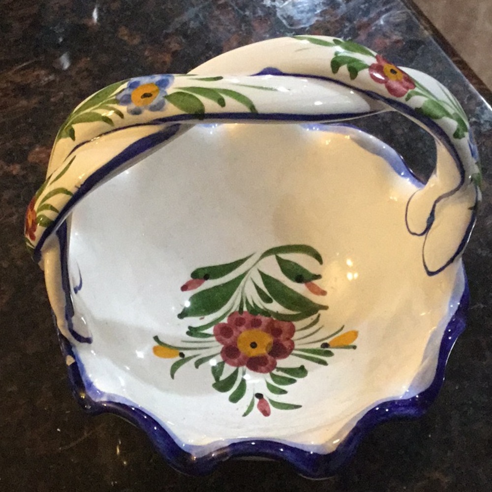 Small porclein basket